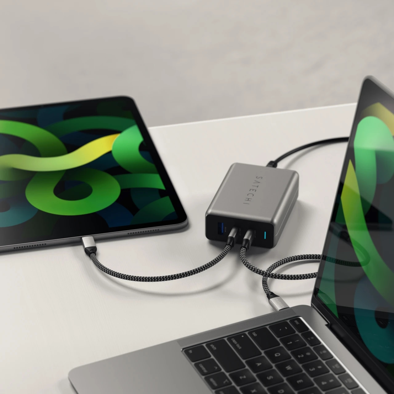 Кабель відео 8К, синхронізації та зарядки для пристроїв USB-C потужністю до 100 Вт